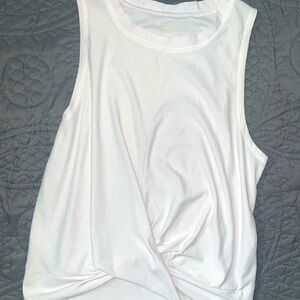 OLD NAVY WOMENS CROPPED ATHLETIC TOP. SIZE LARGE